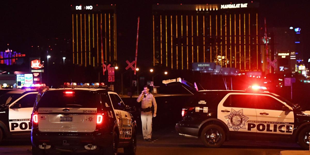 La Policía estima que al menos 50 personas murieron este domingo cuando un hombre abrió fuego contra una multitud que asistía a un concierto en Las Vegas.