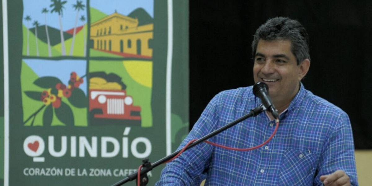 El gobernador del Quindío, Carlos Eduardo Osorio está en el centro de las críticas por estos contratos.