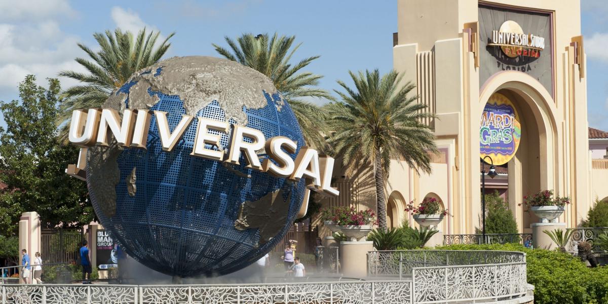 8. El Universal Orlando Resort de Orlando, Florida, es uno de los parques más reconocidos de esta zona de Estados Unidos. Le permite a sus visitantes hacer parte de las películas y producciones como Harry Potter, Los Simpsons y Volver al futuro.