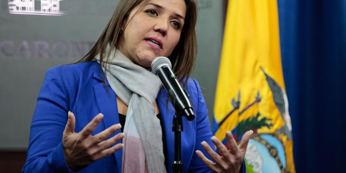 María Alejandra Vicuña, actual ministra de Desarrollo Urbano y Vivienda de Ecuador, ofrece declaraciones a la prensa en el Palacio de Gobierno luego de ser designada como vicepresidenta del país.