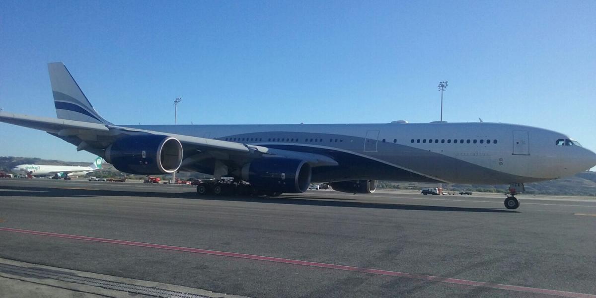 El vuelo AV027 en la ruta Madrid-Bogotá fue atendido en un Airbus A340-500 de la aerolínea portuguesa Hi-Fly.