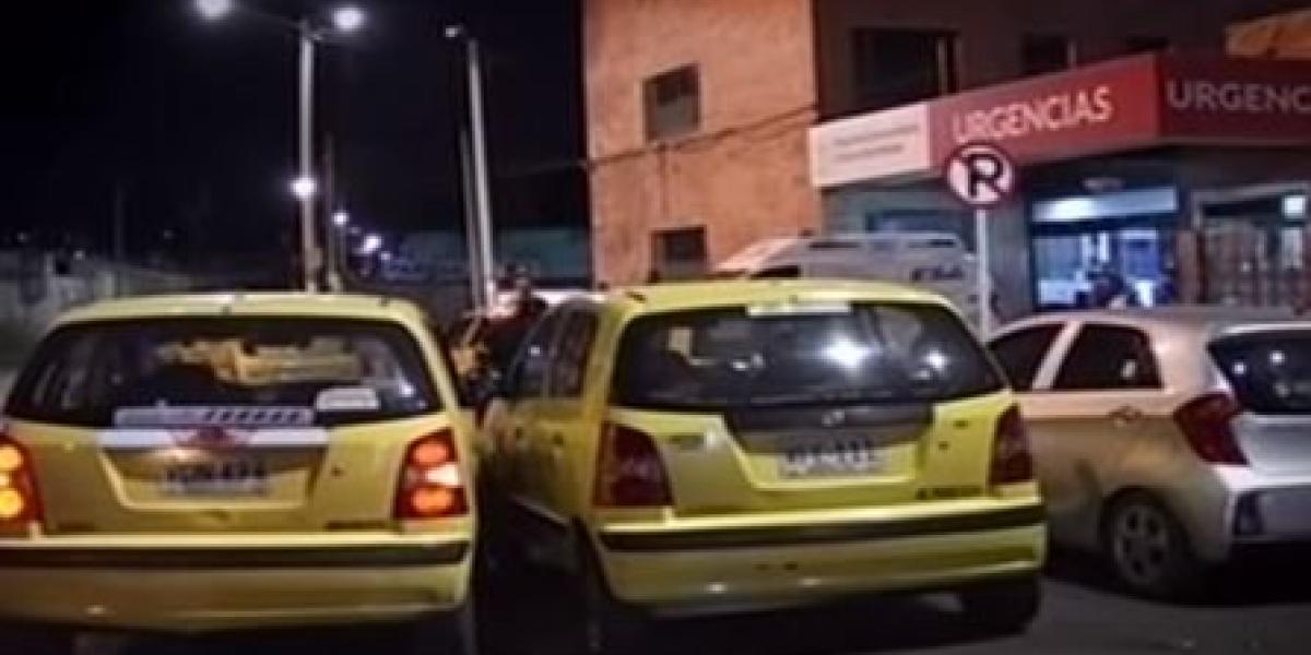Taxista presuntamente ebrio estrelló tres vehículos e intentó huir