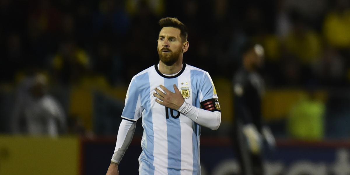 Lio Messi fue la figura del partido al marcar los tres goles con los que Argentina venció a Ecuador y se clasificó al Mundial.