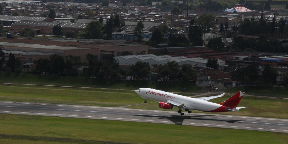 Avianca ha operado en los primeros 20 días del paro 4.822 vuelos, con los que ha transportado a 560.000 viajeros a varios destinos en Colombia, América y Europa.