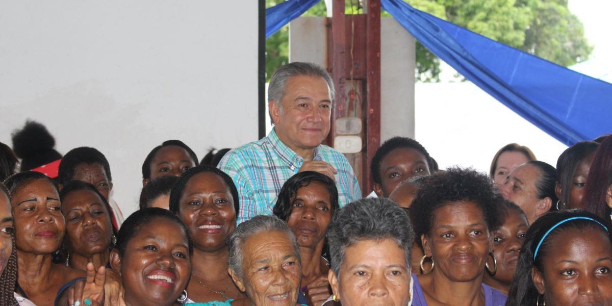 El vicepresidente, el general Óscar Naranjo, asistió al encuentro de mujeres sobrevivientes de violencia sexual en Tumaco.