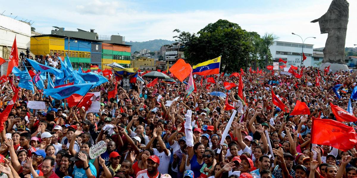 El chavista Héctor Rodríguez logró reunir una multitud en Petare, en el cierre de su campaña para las elecciones de mañana.