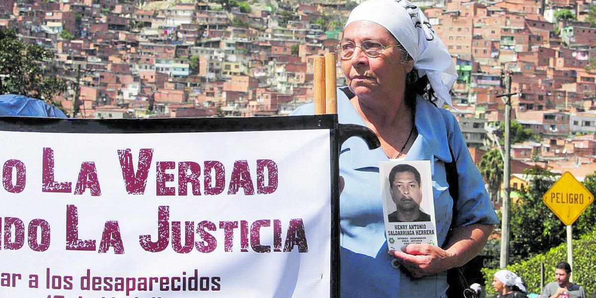 Las víctimas de la comuna 13 reclaman verdad sobre sus desaparecidos. Piden que se reactive la búsqueda de los desaparecidos en La Escombrera.