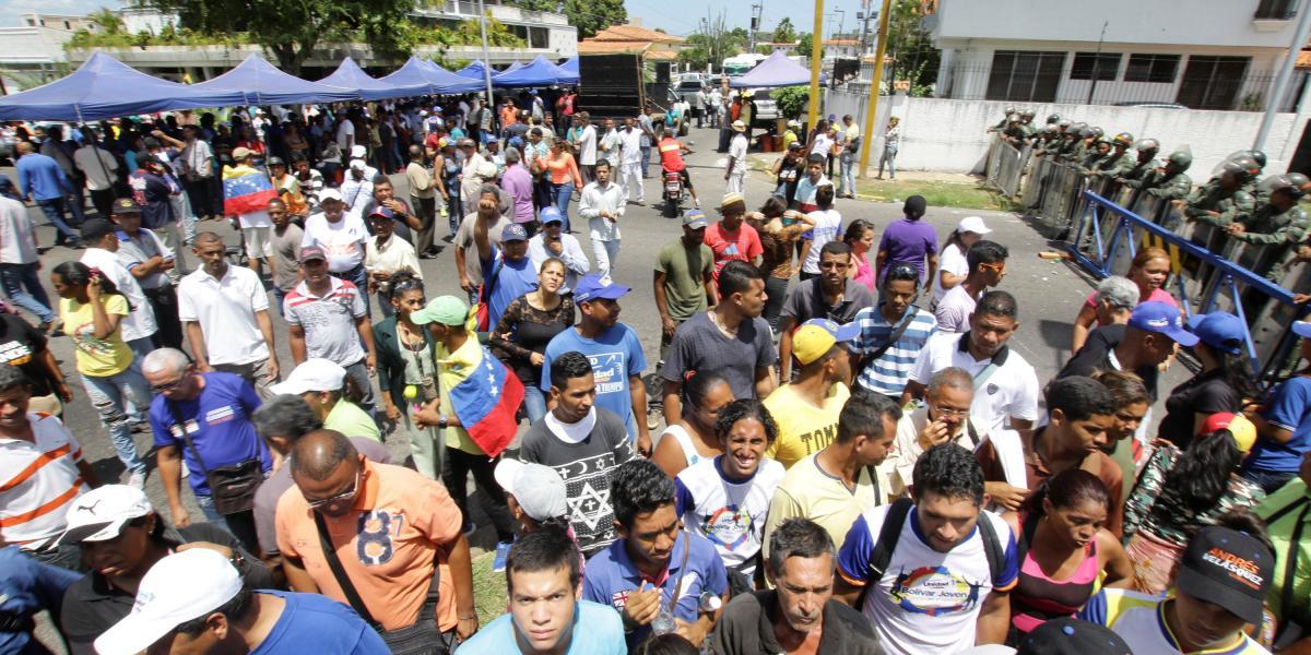 En las elecciones para gobernador los resultados del estado Bolívar se conocieron más de 48 horas después, lo que generó protestas de seguidores del candidato opositor que iba liderando el conteo de votos.