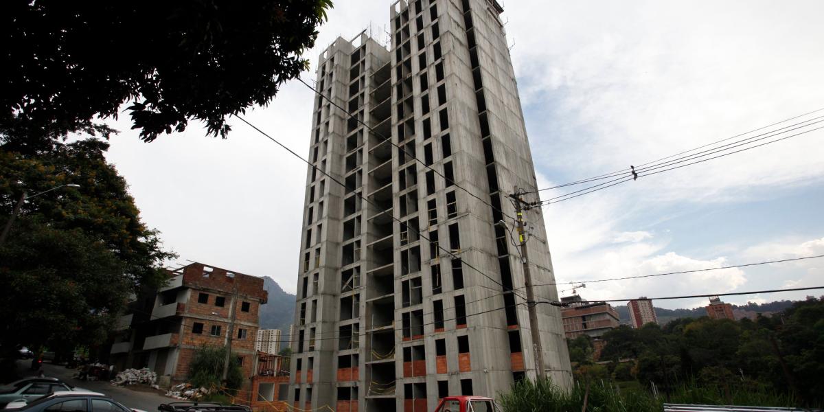 De un décimo piso de la obra Torres del Este en el barrio Caicedo - El Pinal cayó la menor de 12 años, Yuliana Sáenz,
