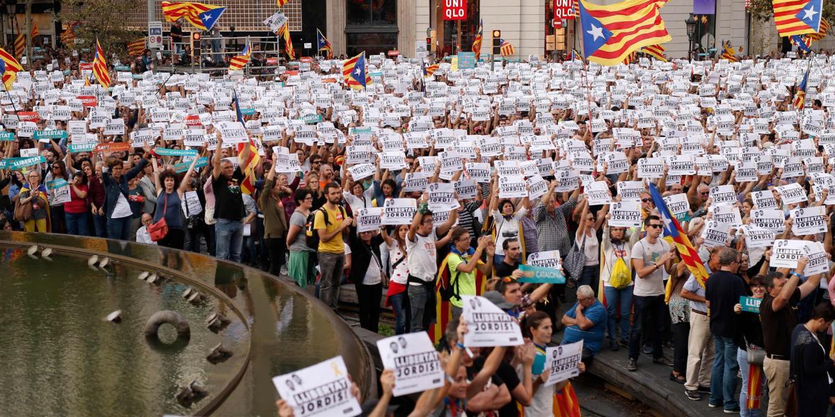 Marcha en Barcelona por la liberación de los independentistas Jordi Sanchez y Jordi Cuixart.