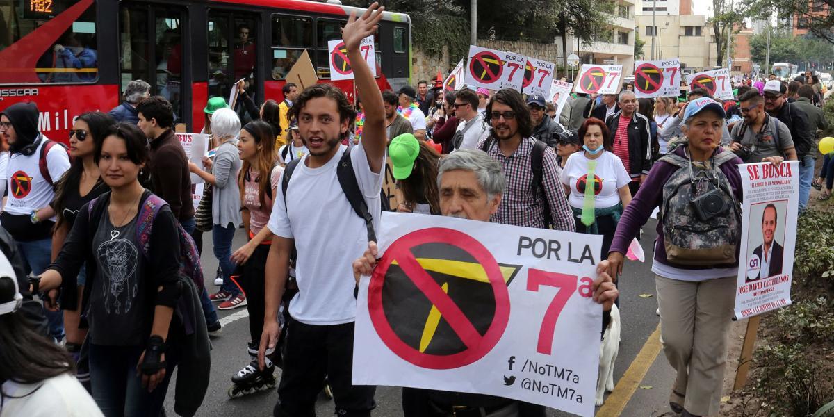 Manifestantes se movilizaron el sábado pasado por la cra. 7.ª, en oposición a la llegada de TM.