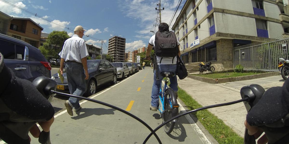 La movilidad sostenible busca priorizar al peatón y al ciclista.