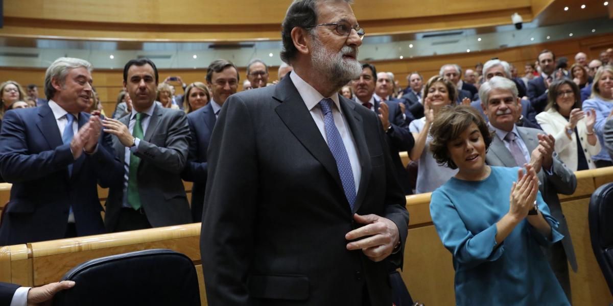 Mariano Rajoy anunció este viernes que quiere poder destituir al presidente independentista catalán, Carles Puigdemont, y a todo su gobierno.