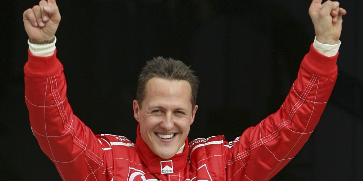 1) El primer lugar es del alemán  Michael Schumacher, con siete campeonatos: 1994 (Benetton-Ford), 1995 (Benetton-Renault), 2000, 2001, 2002, 2003 y 2004 (Ferrari).
