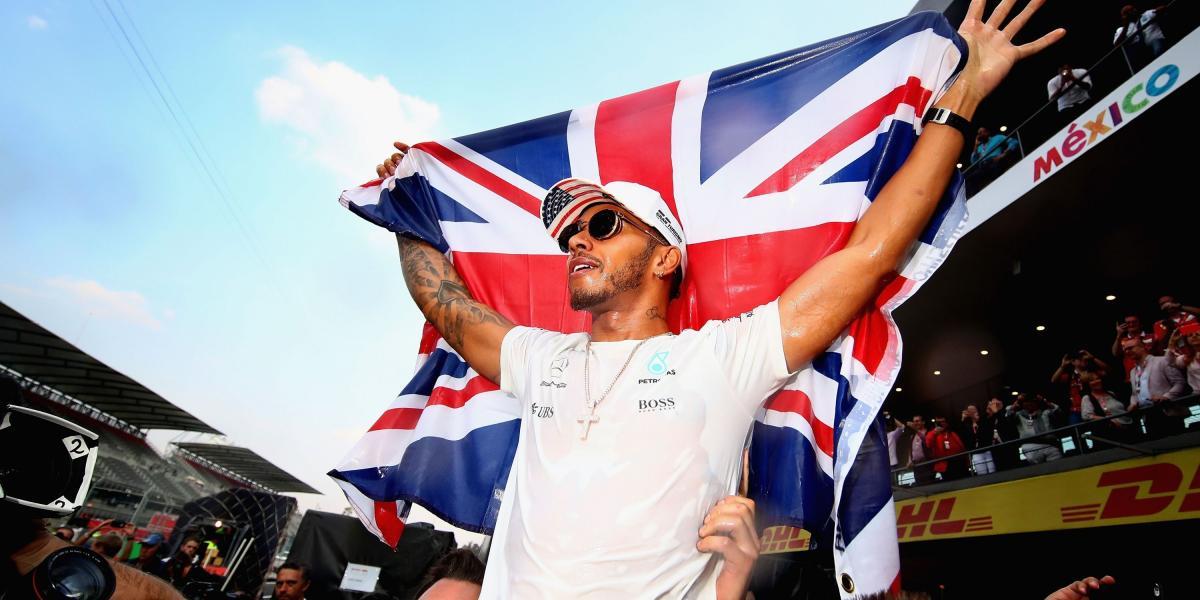 Lewis Hamilton celebrando en el GP de México su cuarto campeonato de la Fórmula 1.