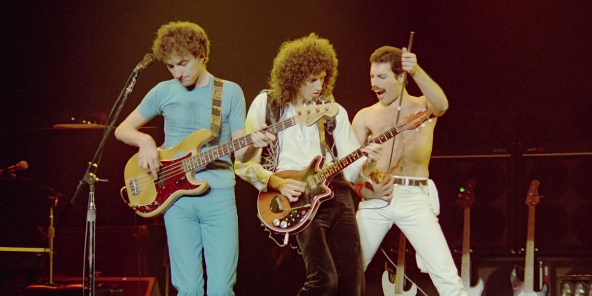 ‘News of the World’ fue grabado en Londres durante el verano de 1977. se ha convertido en la colección más vendida de Queen, con más de 6 millones de unidades en todo el mundo.