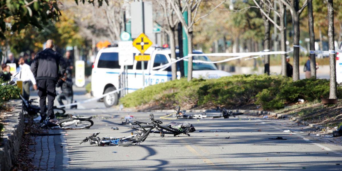 El atacante ingresó con su camioneta a una ciclorruta y embistió a los ciclistas. Seis personas murieron en el acto y dos más en el hospital.