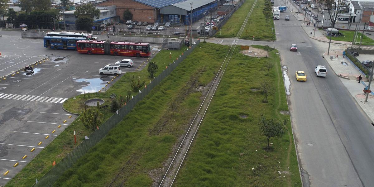 El proyecto del Regiotram aprovechará la vía férrea que se conserva y es paralela a la calle 22. El tren se moverá con electricidad.