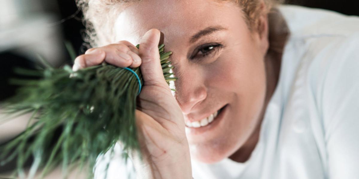 La chef Ana Roš practica la filosofía de ‘kilómetro cero’ en su cocina.