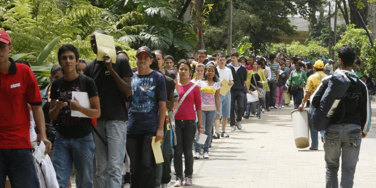 Según Medellín Cómo Vamos, el 57 por ciento cree que la desigualdad que se vive en la ciudad es por la falta de empleos bien remunerados.