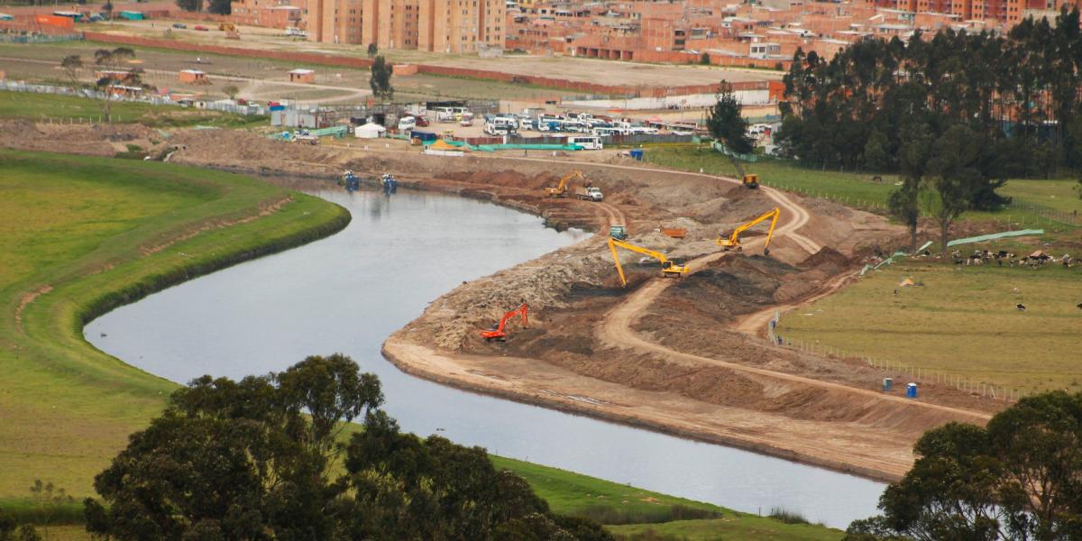 De 30 a 60 metros pasó el cauce del río Bogotá, en 68 kilómetros de su recorrido. Se crearon siete zonas de inundación controlada.