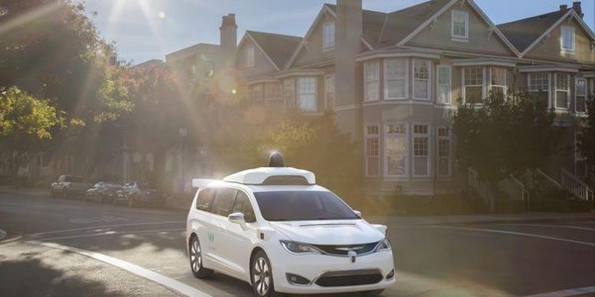 Waymo, anteriormente conocida como Google self-driving car project, es la empresa encargada del desarrollo de vehículos autónomos de Google.