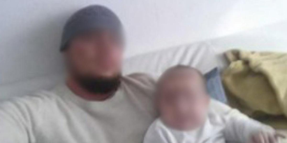 El hombre posaba orgulloso en Facebook en una mezquita con su hijo, que era lo único que le impedía "hacerse estallar".