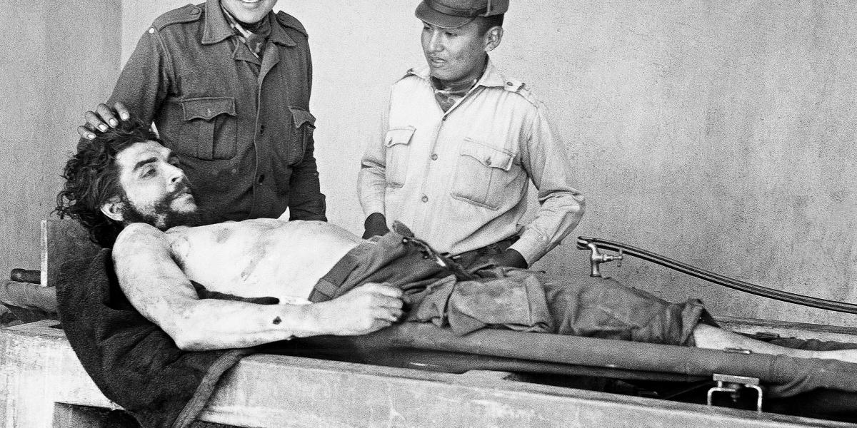 Los militares hicieron rueda de prensa para mostrar al Che muerto, en octubre del 67.