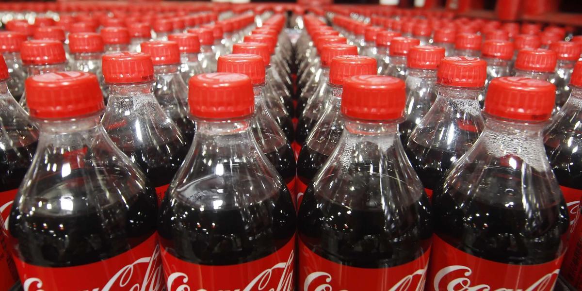 La marca coca-Cola registra una baja en ventas en el 2017.