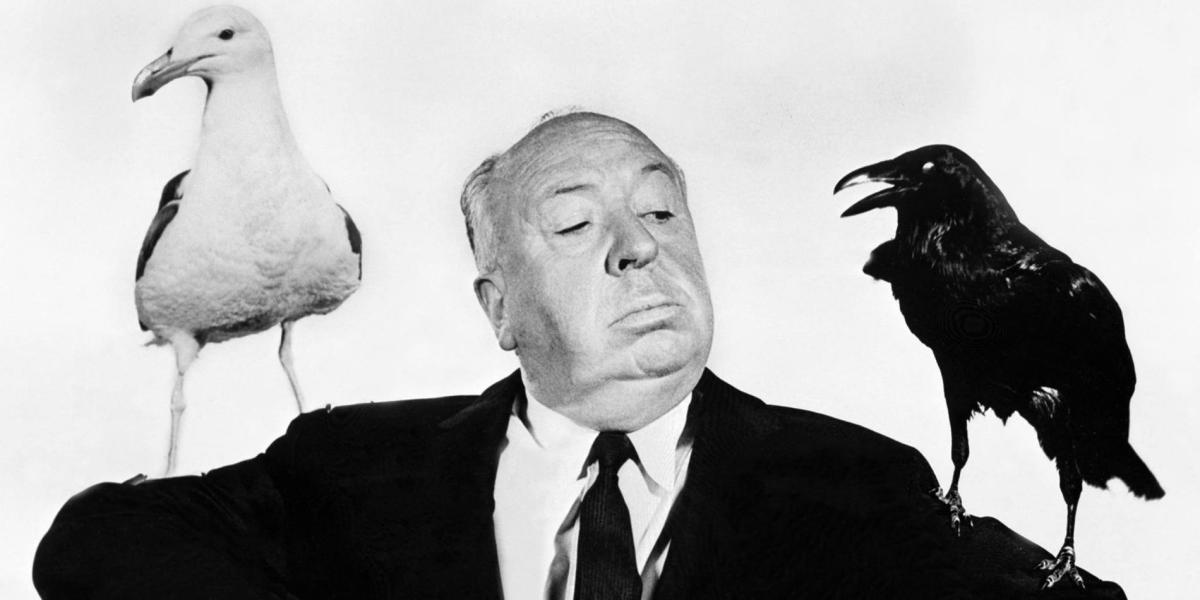 En Inglaterra comenzó haciendo carteles para películas mudas. En el momento de la entrevista, Hitchcock llevaba 20 años en Estados Unidos.