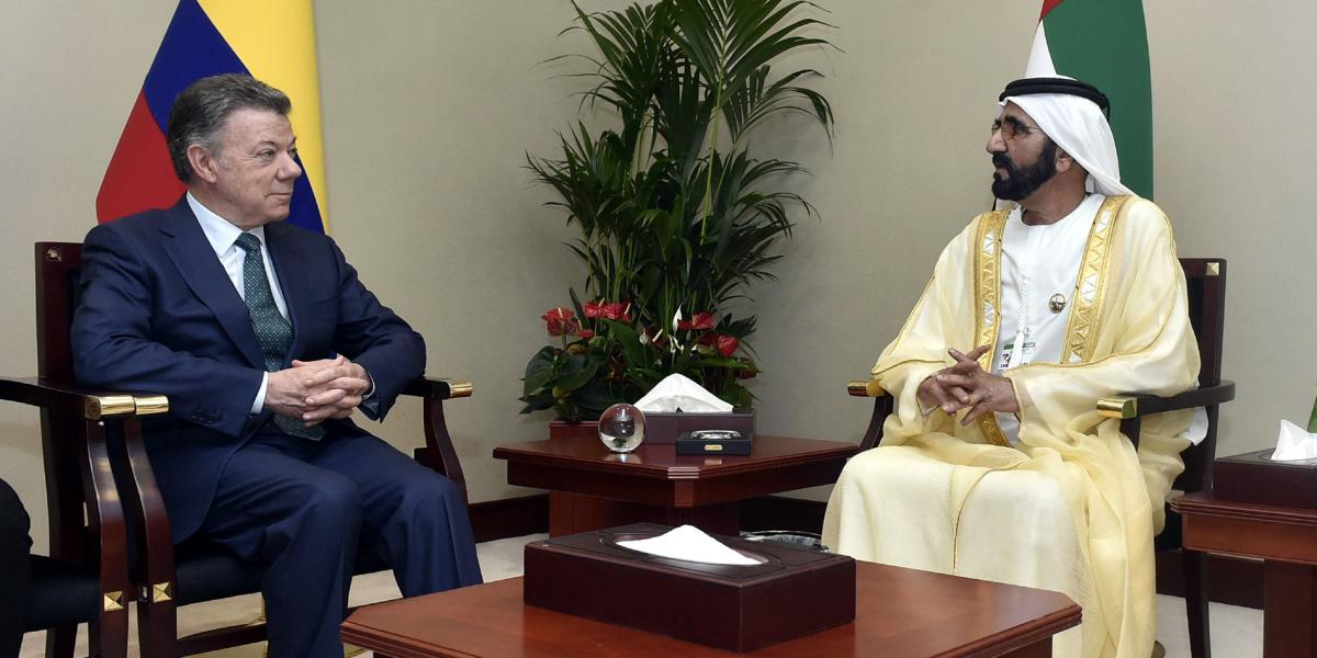 El Presidente Santos dialoga con el Emir de Dubái, Jeque Mohammed bin Rashid Al Maktoum.