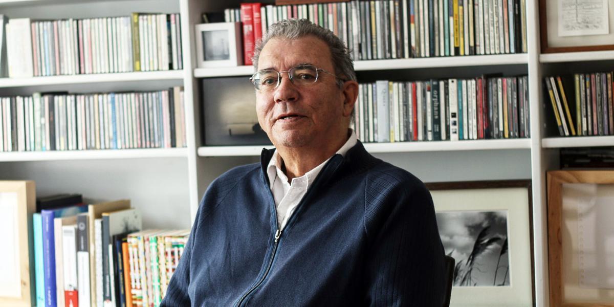 Darío Jaramillo Agudelo nació en Santa Rosa de Osos, Antioquia, en 1947.