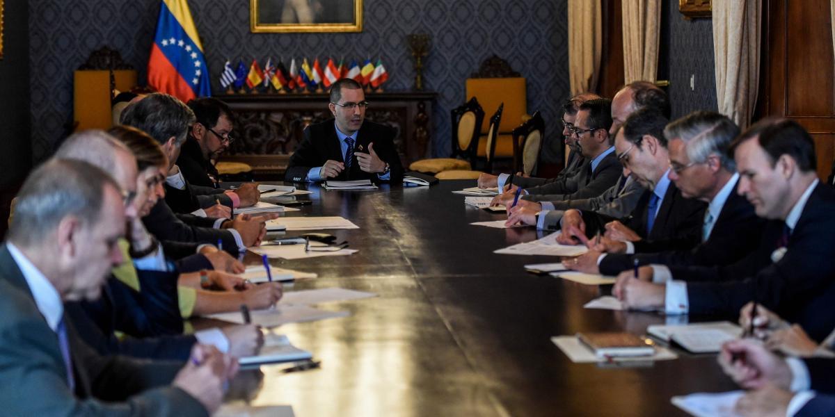 El canciller venezolano, Jorge Arreaza, se reunió ayer con el cuerpo diplomático europeo. foto: Miguel Gutiérrez.