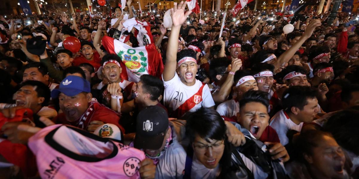 Perú celebra tras partido contra Nueva Zelanda