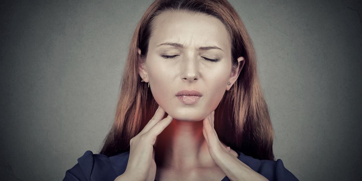 Los dolores frecuentes de garganta son señal de una posible enfermedad que requiere atención.