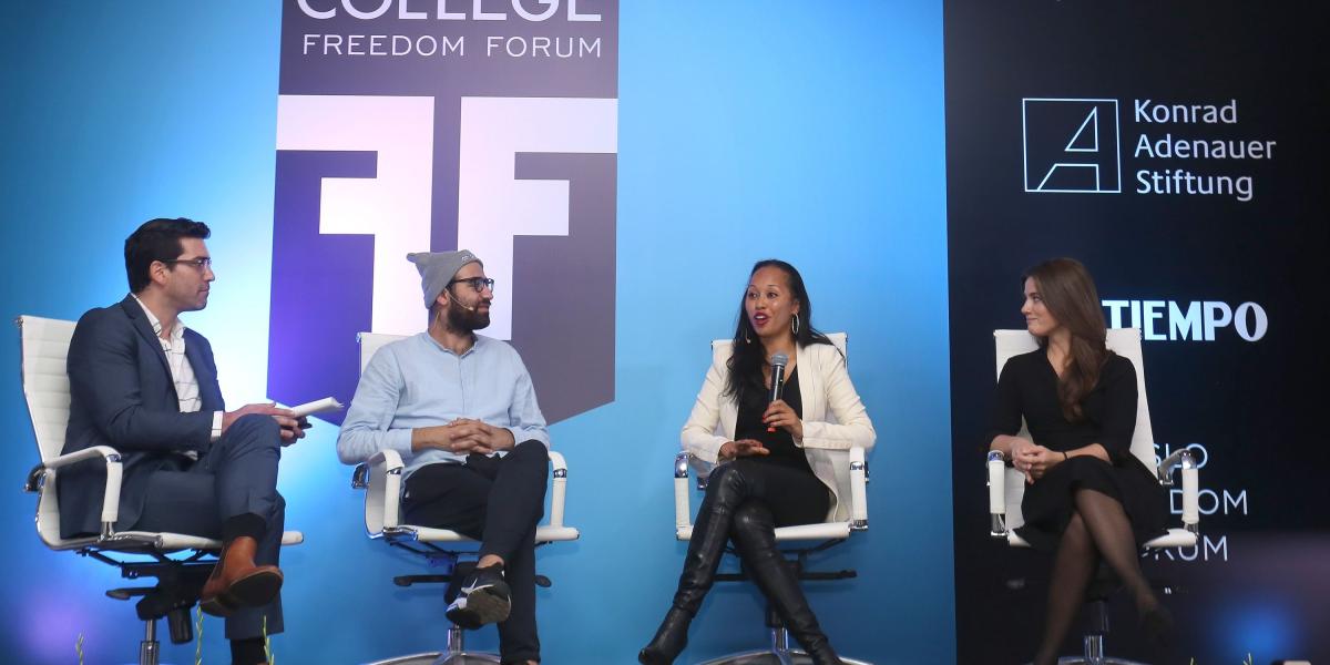 De izq. a der., Oliver Ranft, representante del Oslo Freedom Forum junto a tres de los panelistas: Abadalaziz Alhamza, Kimberly Motley y Yulia Marushevska.