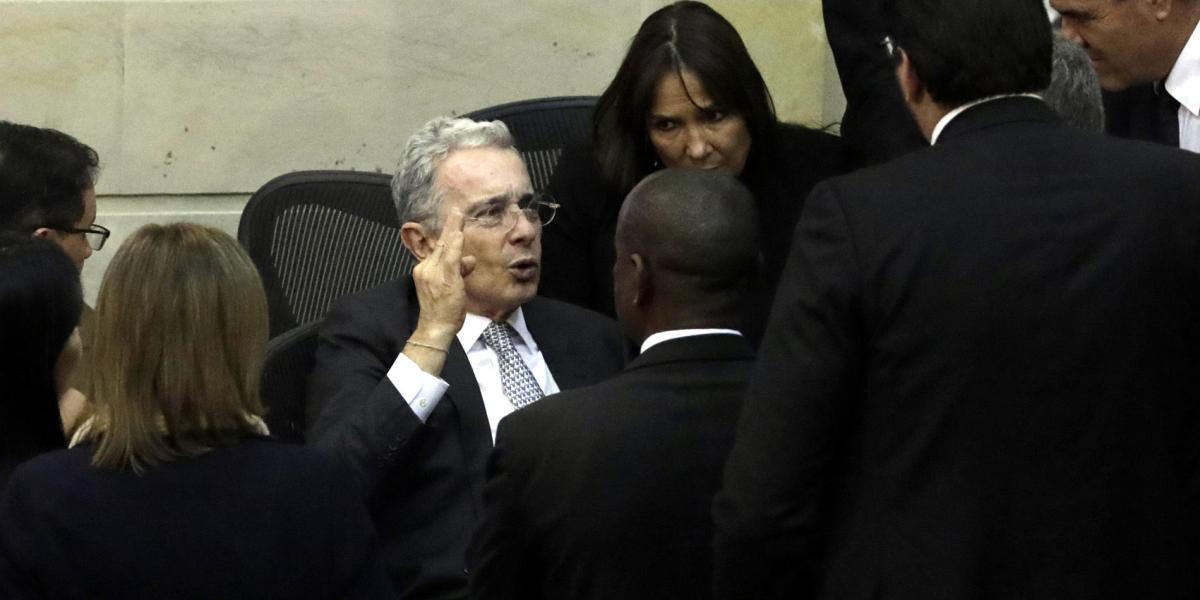 En su impedimento, Álvaro Uribe dijo que quería participar en los debates, pero que le tocaba apartarse.