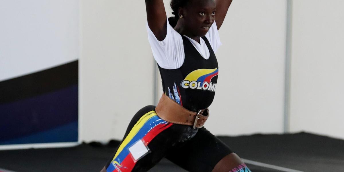 La pesista colombiana Yenny Sinisterra ganó en levantamiento de pesas 53kg femenino.