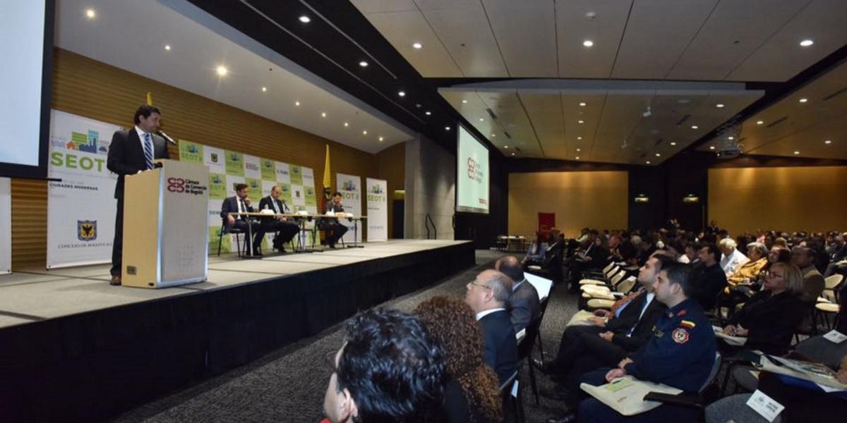 El evento se desarrolló en las instalaciones de la Cámara de Comercio del Salitre, contó con la participación del Concejo de Bogotá y el Alcalde.