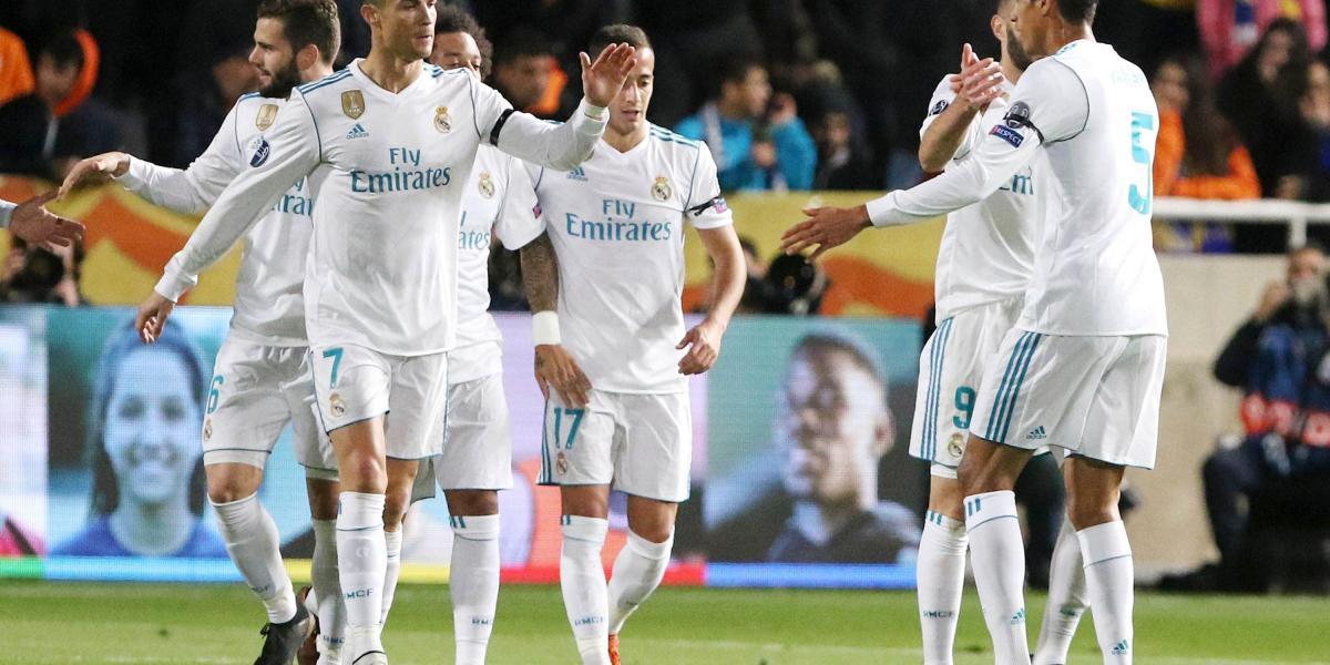 Los jugadores del Real Madrid celebran uno de los goles.