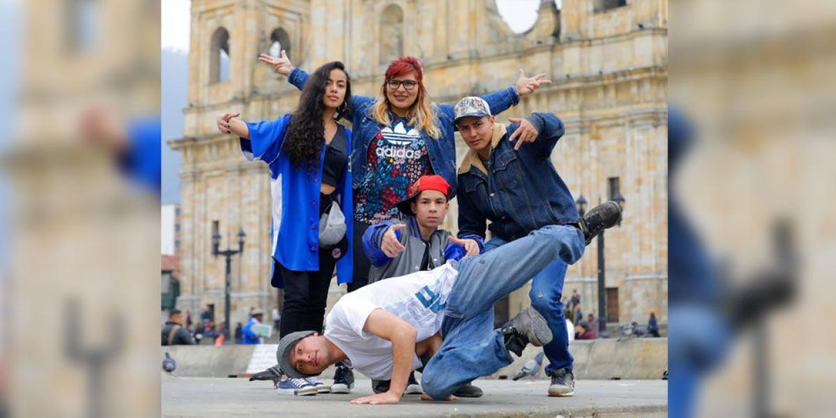 Laura Ordóñez, Fernanda Blanco, Cristian Sosa, Daniel Ordóñez (centro) y Harold Farías (abajo) hacen parte del proyecto de ‘hip hop’.