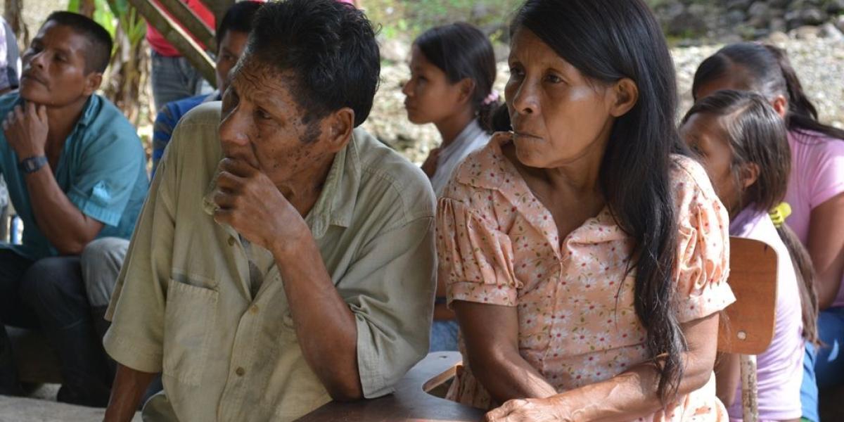 Indígenas mayores de la comunidad awá que pertenecen al resguardo Hojal La Turbia, en Tumaco, Nariño.