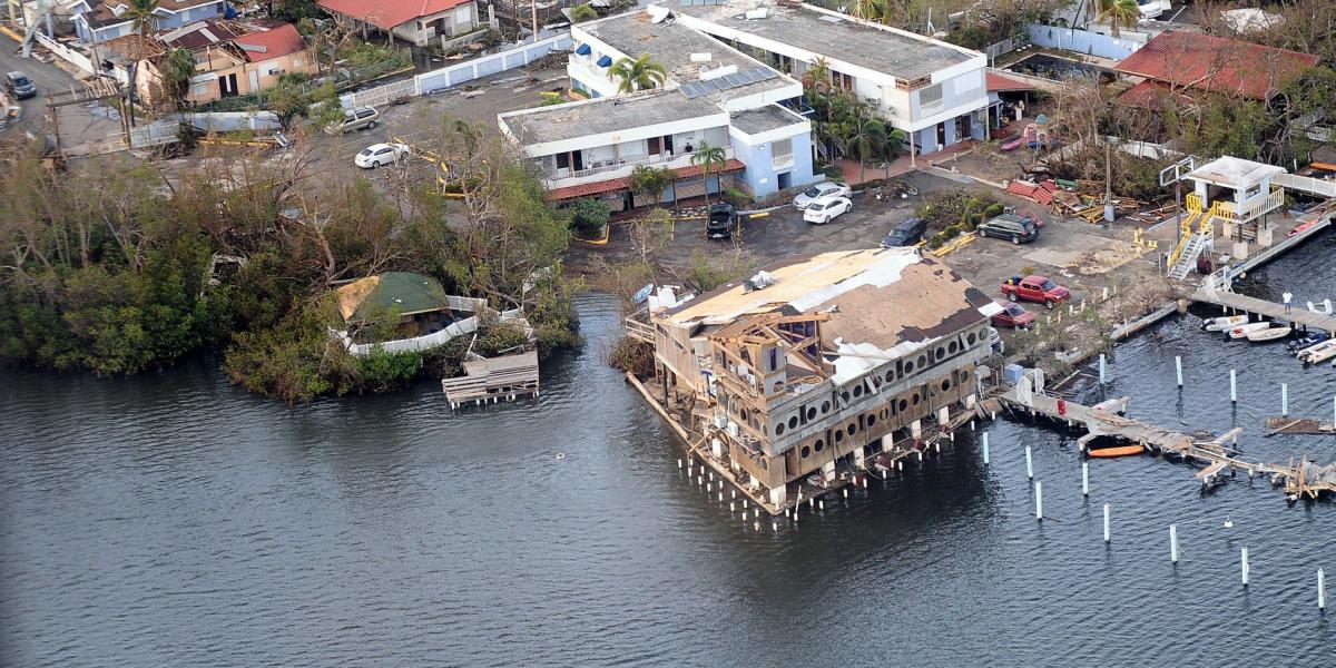 El huracán María destruyó 57.000 viviendas y dejó a la mitad de la población sin energía eléctrica.
