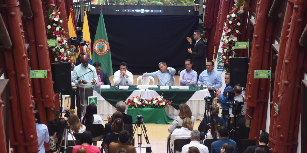 El ministro de ambiente, Luis Gilberto Murillo, expuso en la Carder aspectos de actualidad.