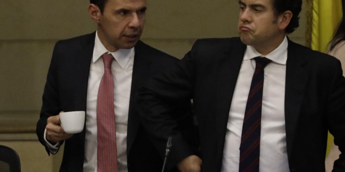 Guillermo Rivera, ministro del Interior, y Rodrigo Lara, presidente de la Cámara, en el debate de este lunes.
