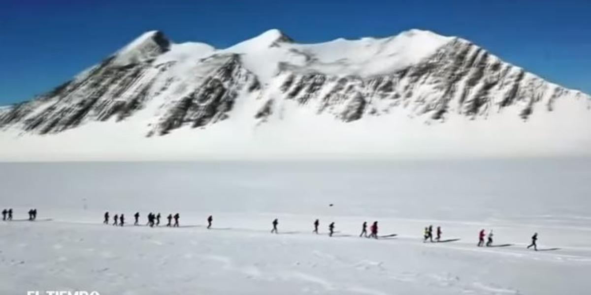 Maratón sobre hielo en Antártida pone a prueba a 55 atletas