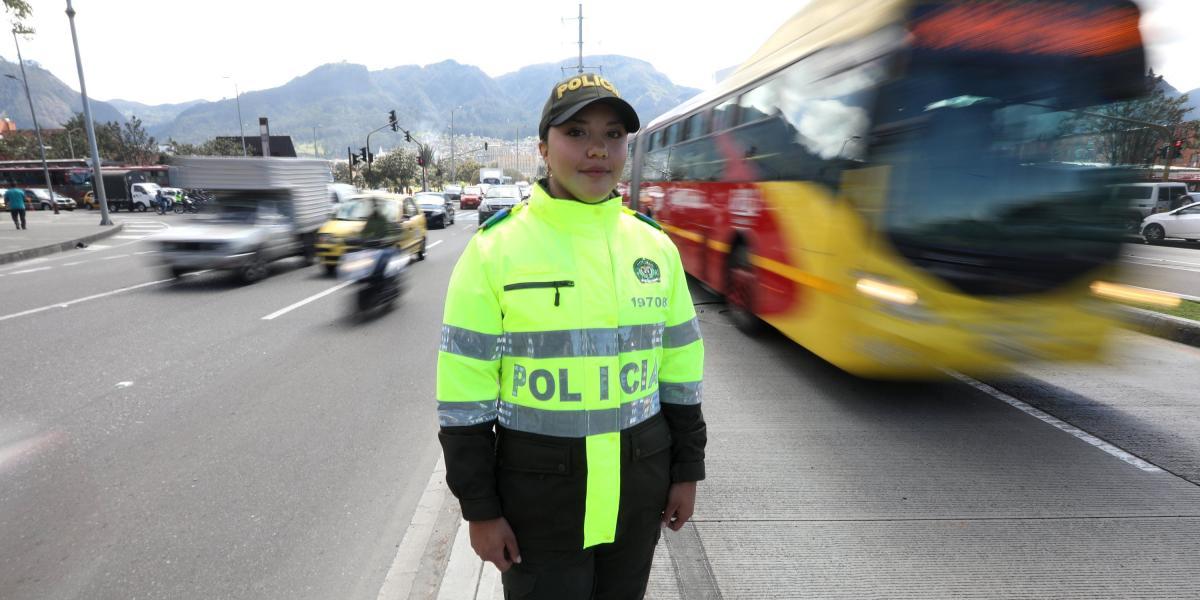 De sus 25 años, la patrullera Cindy lleva 4 en la Policía Metropolitana de Bogotá. Su sueño es trabajar en investigación criminal.