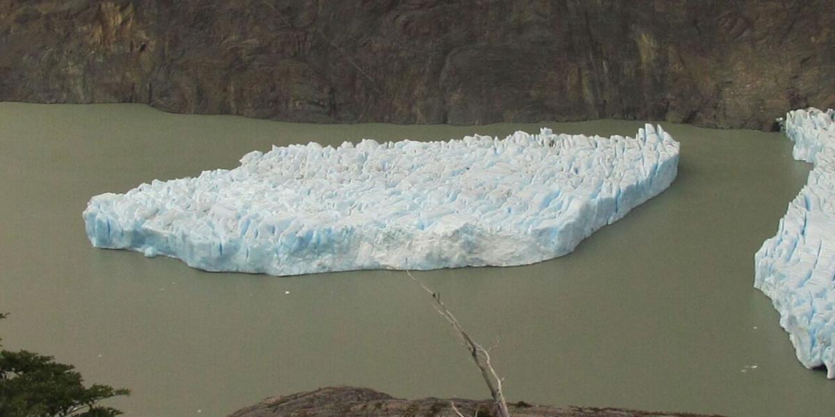 Fractura del milenario glaciar Grey, situado en el parque nacional Torres del Paine, en la región de Magallanes en el extremo sur de Chile.