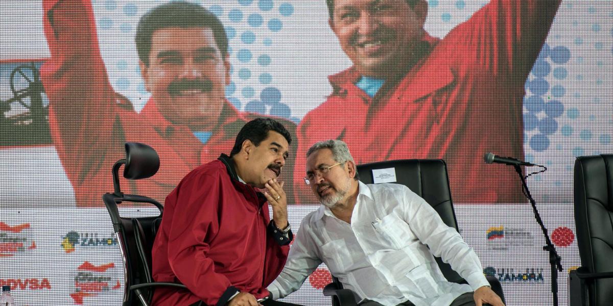 Eran otros tiempos, nada lejanos. El presidente Maduro junto a Nelson Martínez, hoy detenido, en ceremonia de la estatal PDVSA.