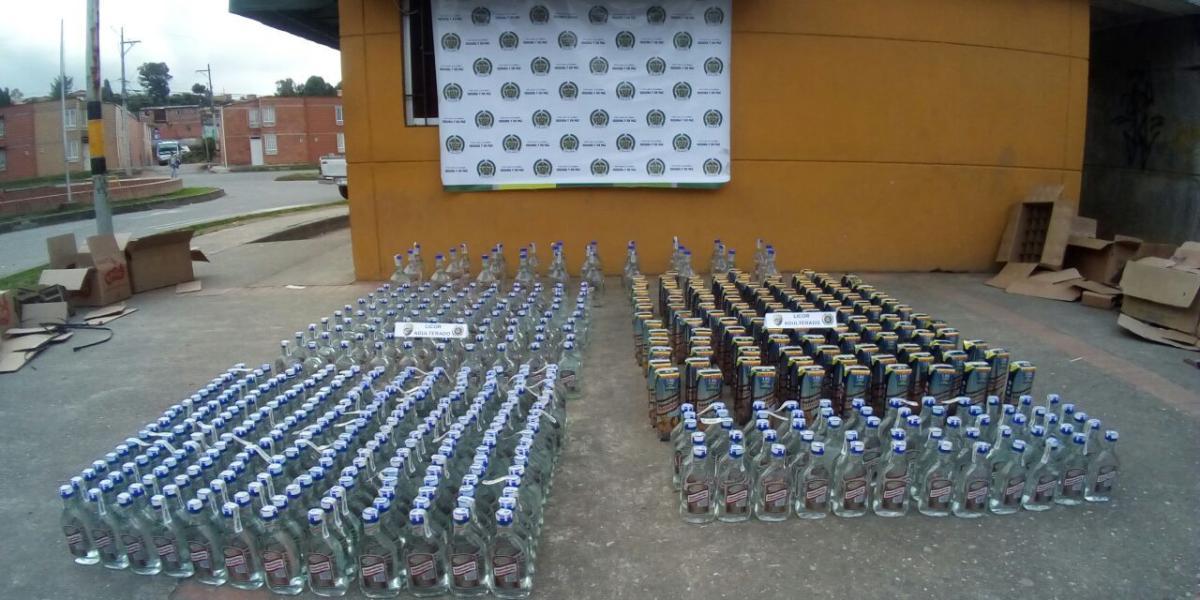 Al menos 490 botellas de aguardiente antioqueño adulterado, se pretendían distribuir en época de Navidad en el norte de Antioquia.